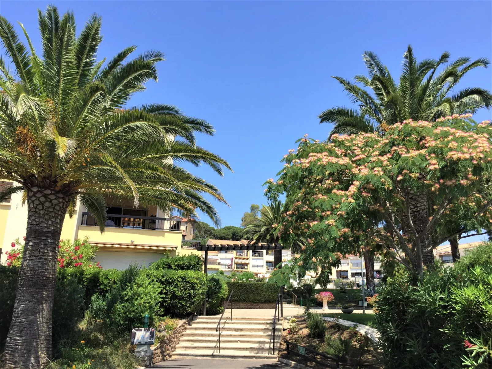 Les Jardins d'Ys-Outside
