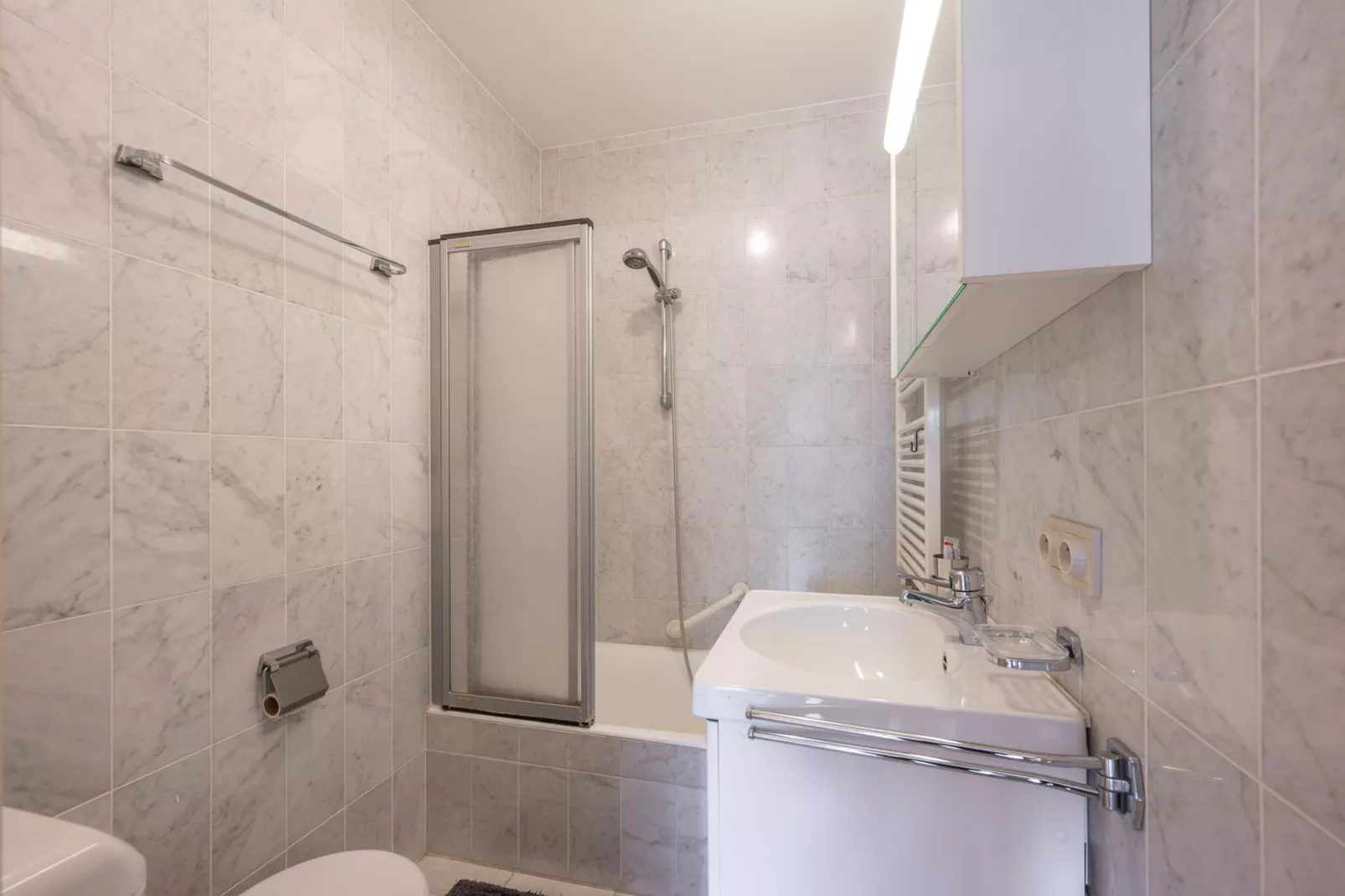 Residence Long Beach-13-Bathroom