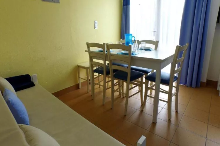 La Turballe- Gîte 2 Pièces 5 Personnes 1  bébé-Dining room