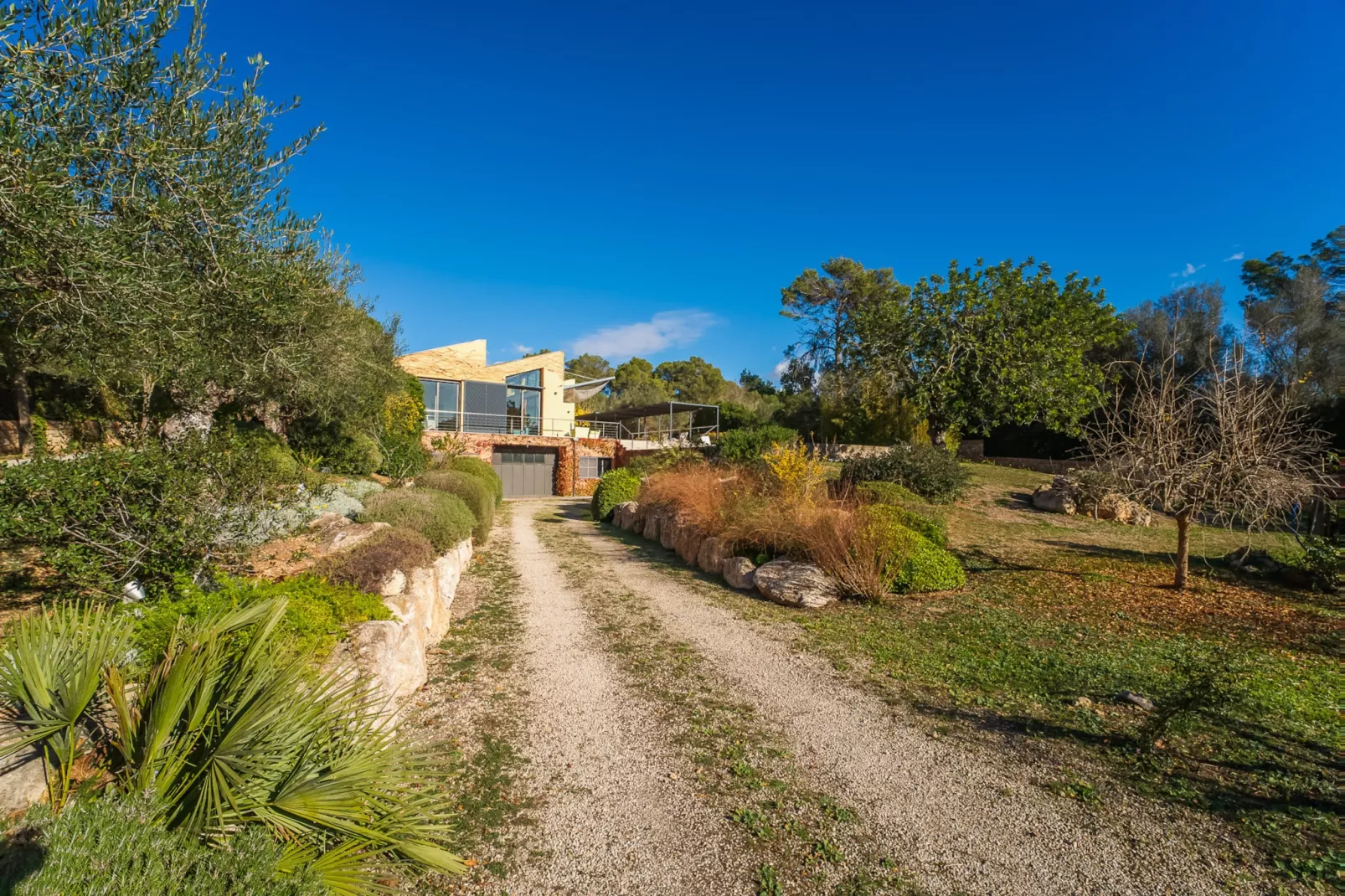 Villa Laiar-Gardens summer
