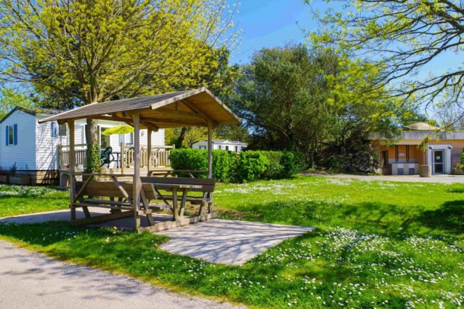 Larmor plage- Lodge 3 Pièces 5 Personnes 1 bébé-Gardens summer