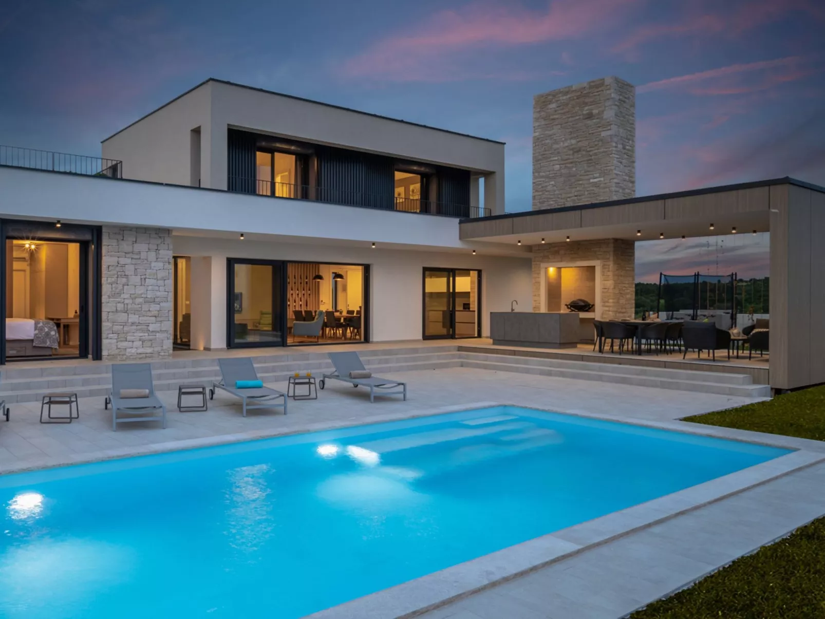 La Perla-Outside