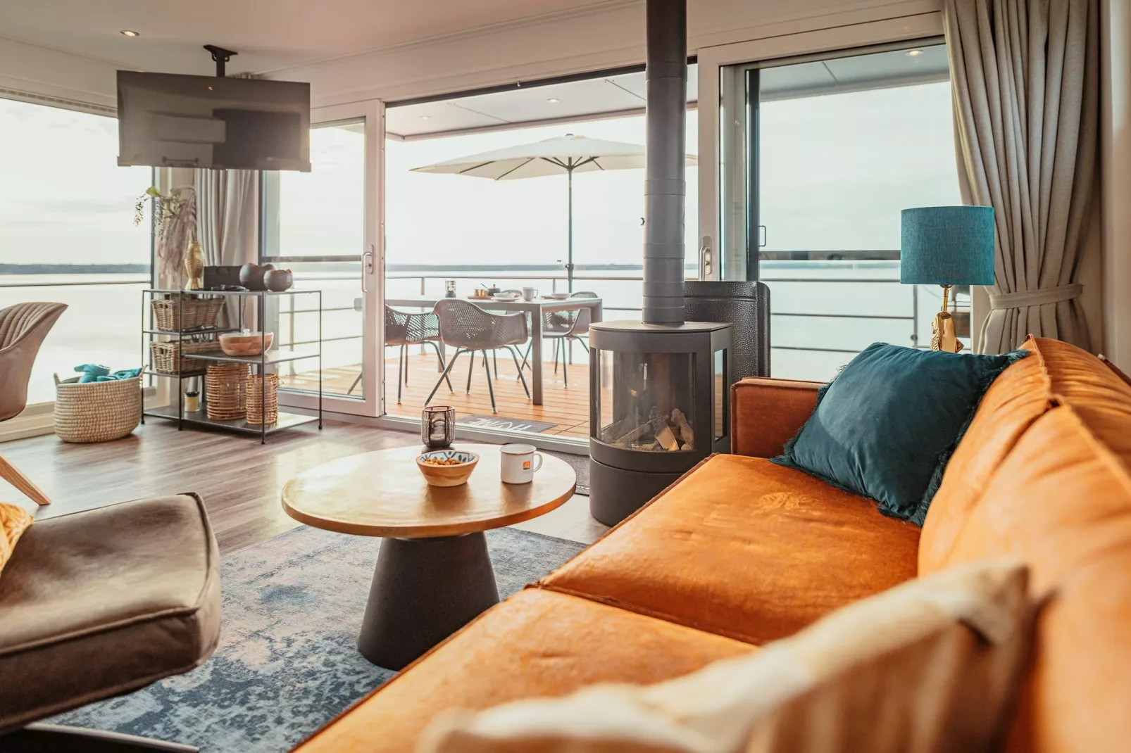 Hausboot am Gräbendorfer See-Wohnzimmer