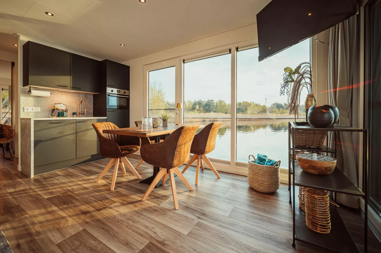 Hausboot am Gräbendorfer See-Wohnzimmer