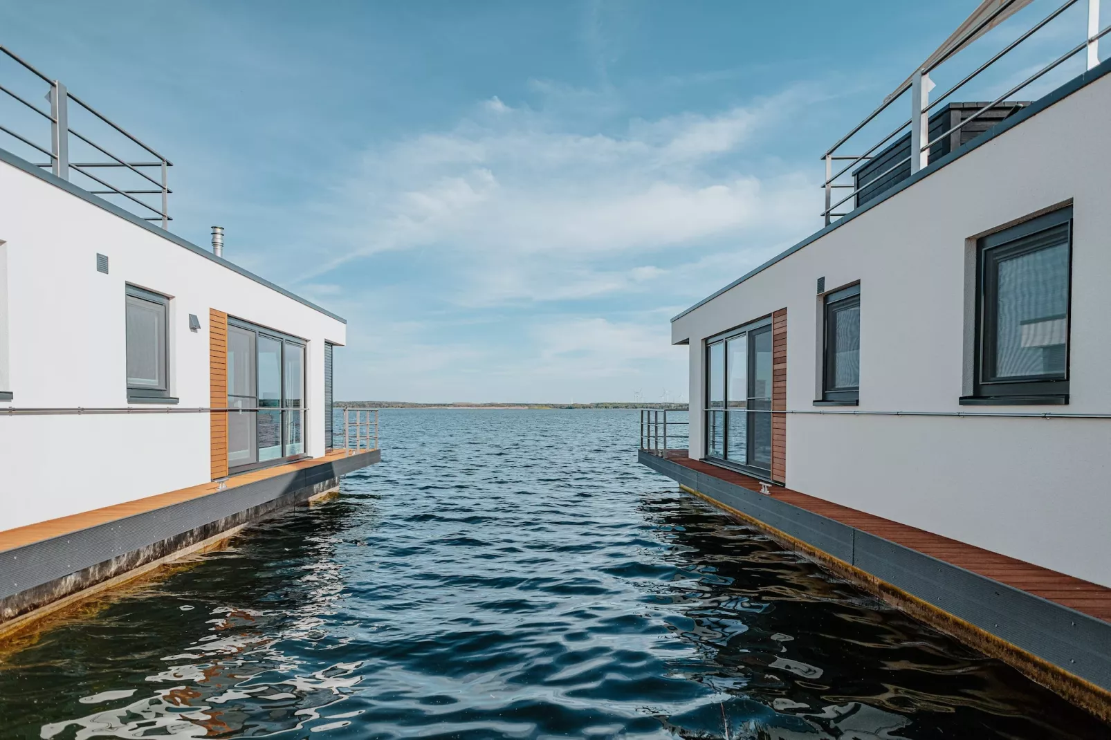 Hausboot am Gräbendorfer See-Außenbereich Sommer