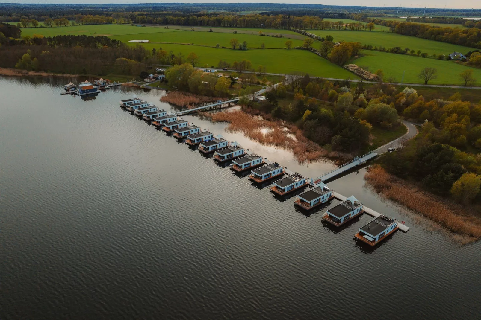 Hausboot am Gräbendorfer See-Gebiete Sommer 1 km