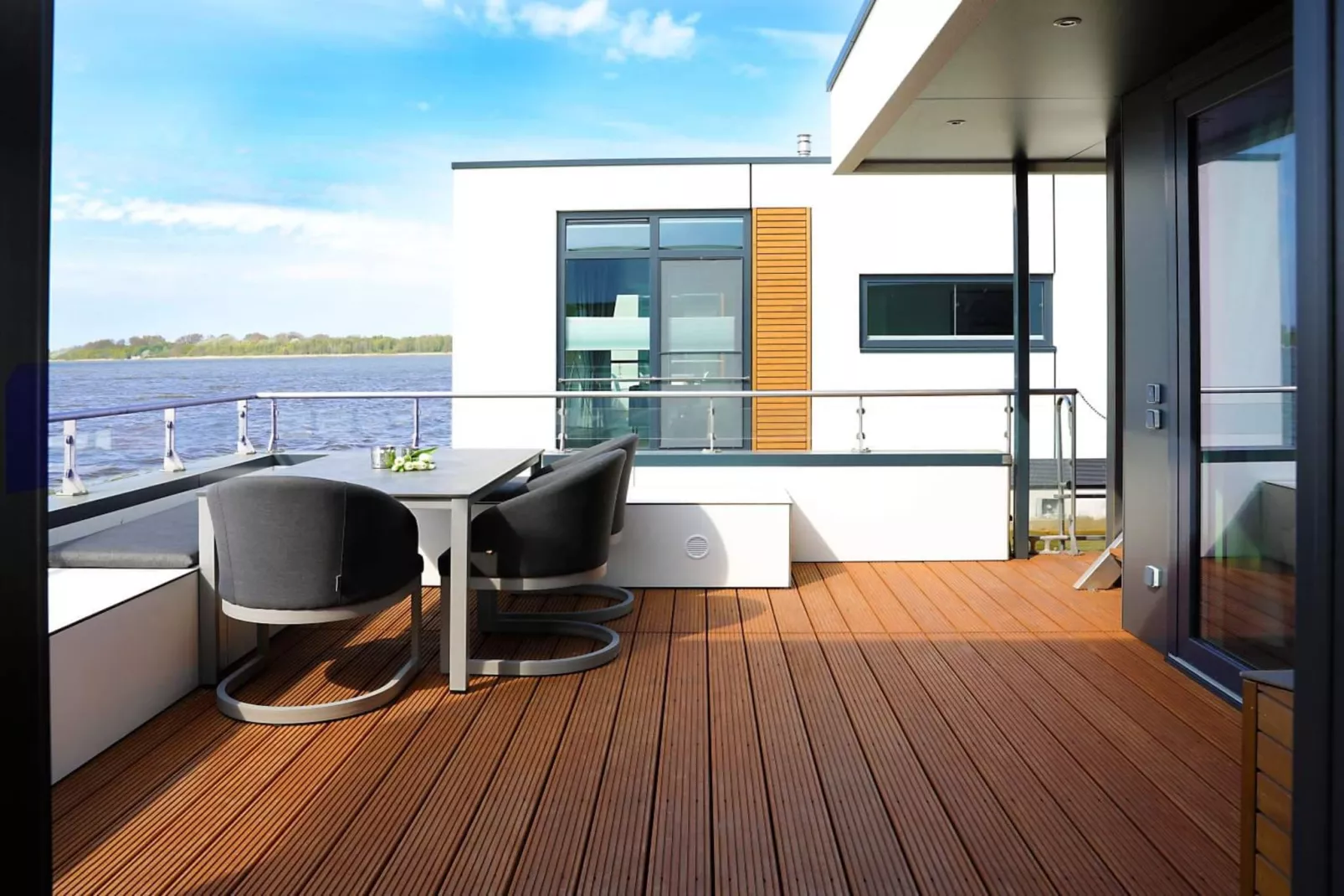 Hausboot in Ribnitz-Damgarten-Terrace balcony