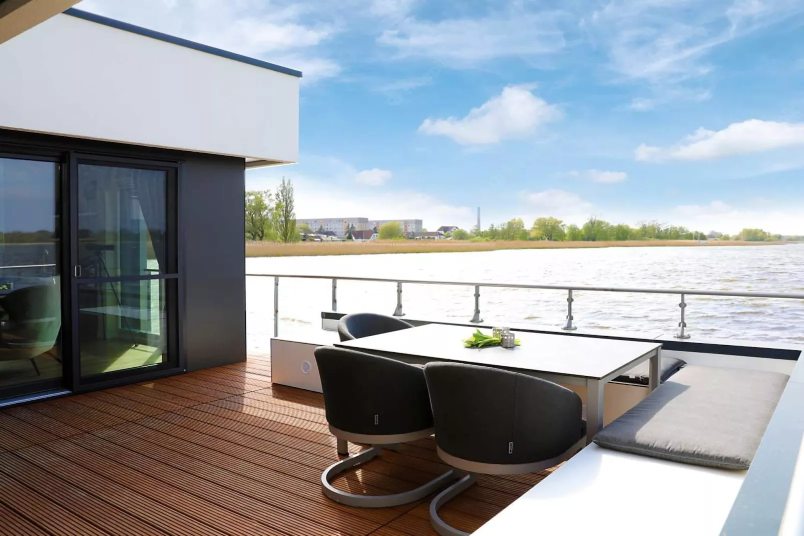 Hausboot in Ribnitz-Damgarten-Terrace balcony