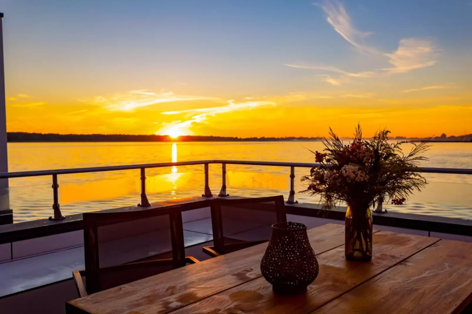 Hausboot in Ribnitz-Damgarten-Terrace balcony