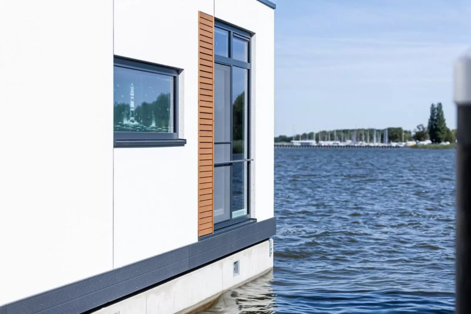 Hausboot in Ribnitz-Damgarten-Exterior summer