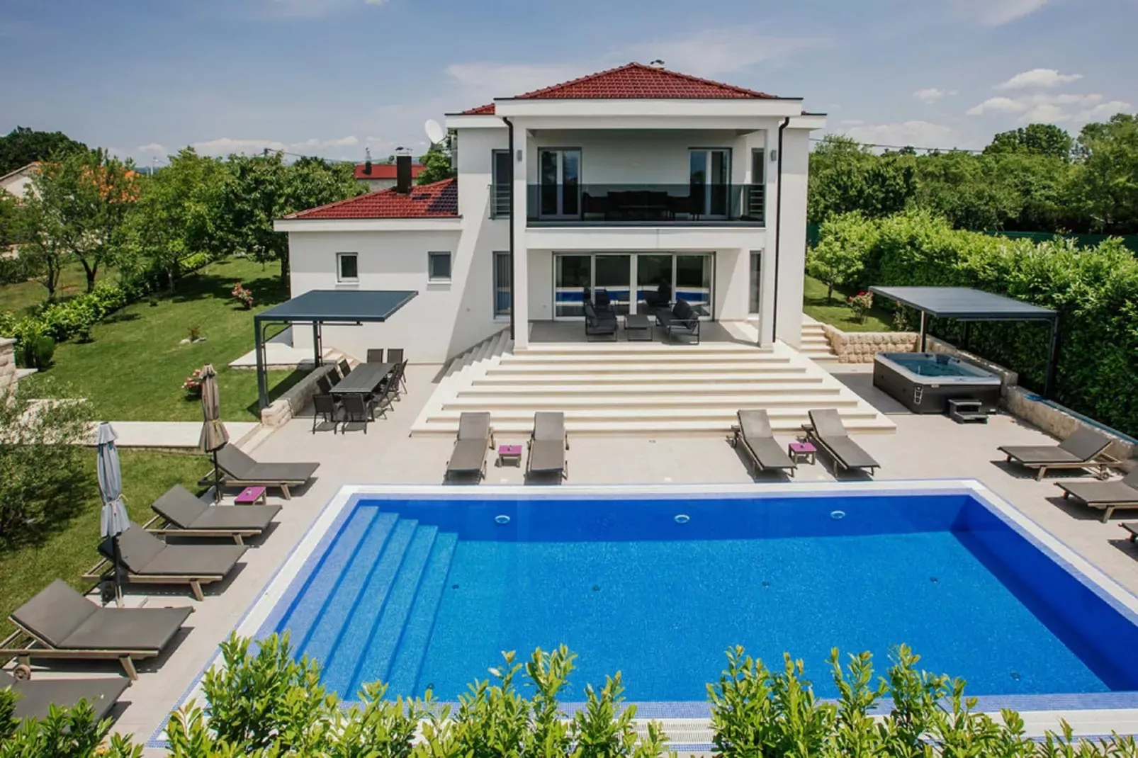 Villa Tonka-Exterior summer