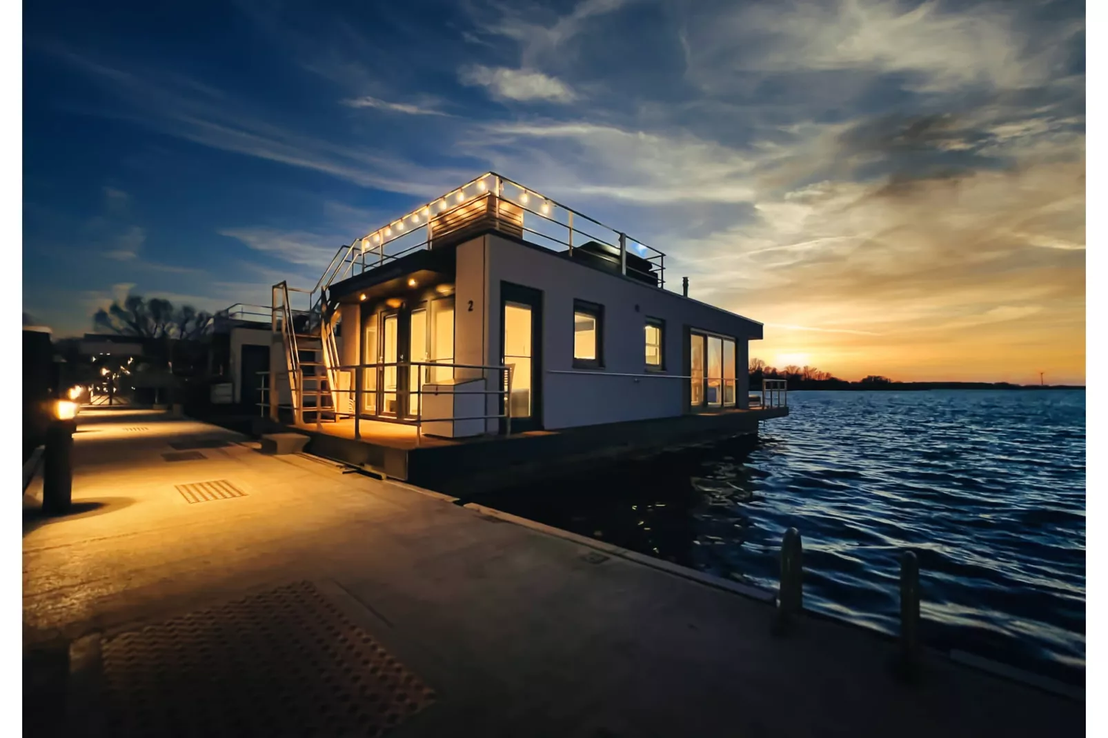 Hausboot in Ribnitz-Damgarten-Exterior summer