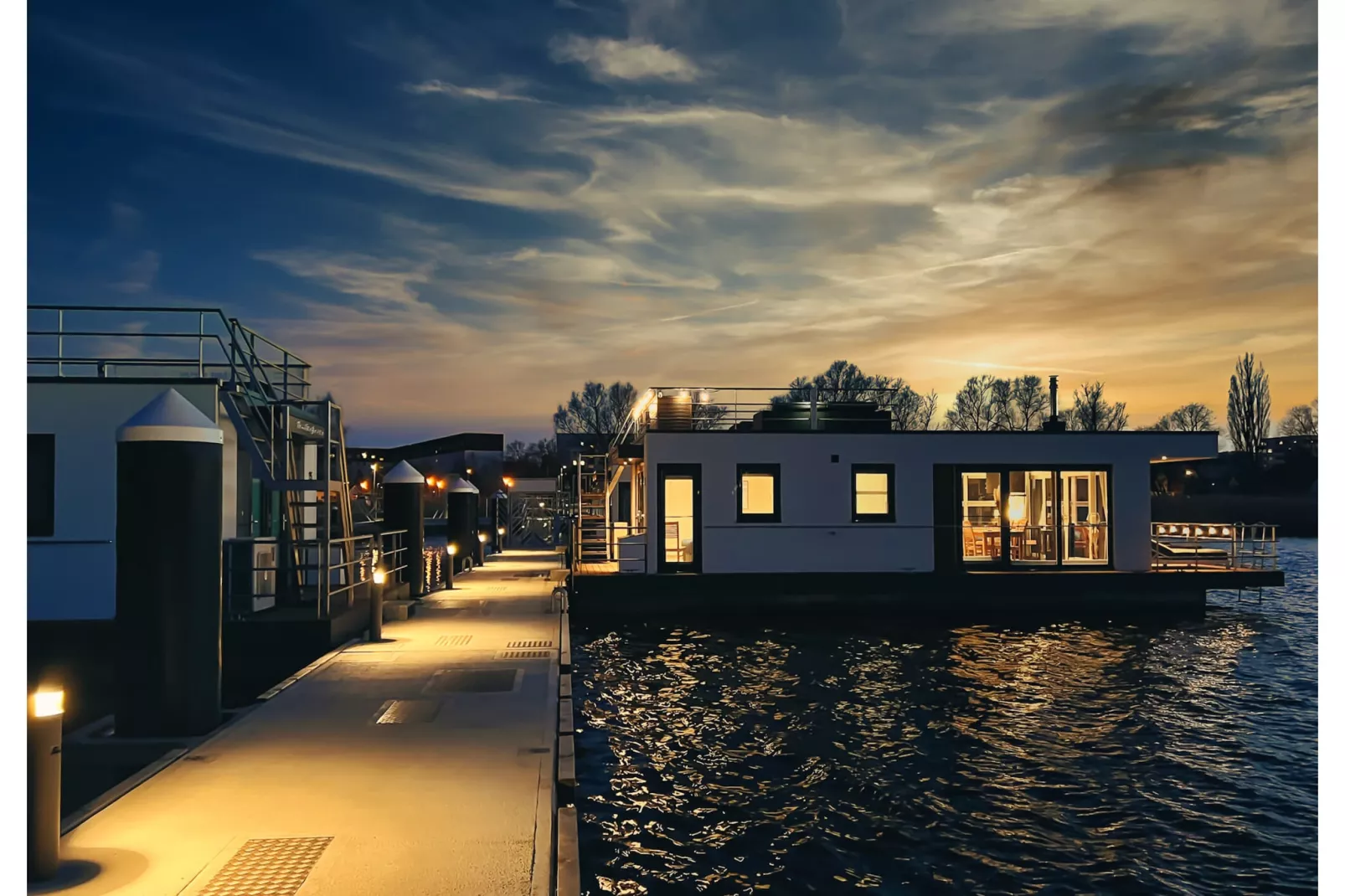Hausboot in Ribnitz-Damgarten-Exterior summer