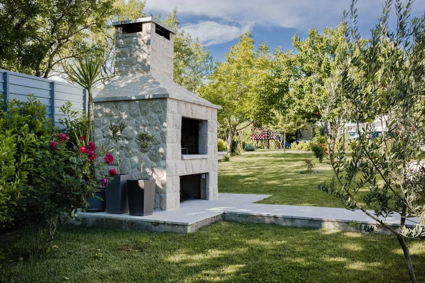 Villa Tonka-Gardens summer