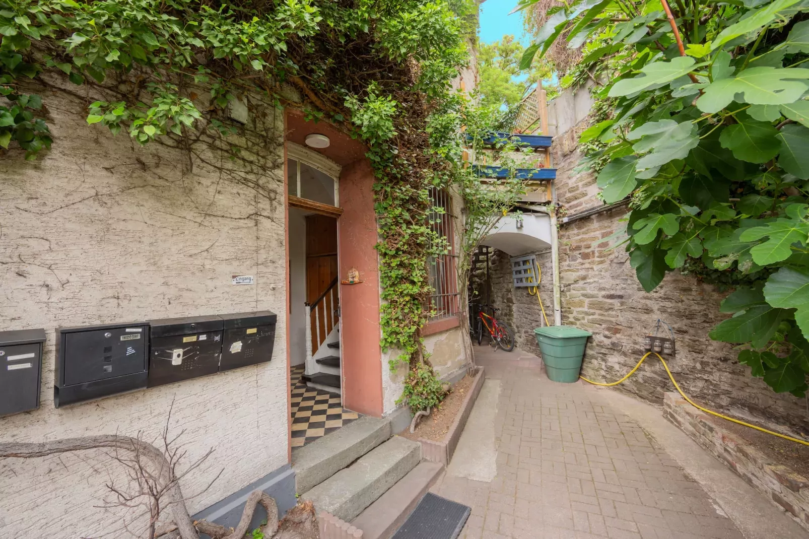 Maisonette im Taunus mit mediterrane Terrasse-Gebiete Sommer 1 km