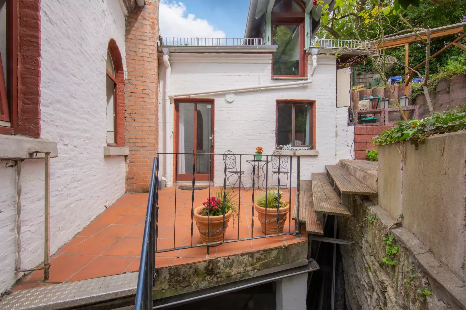 Maisonette im Taunus mit mediterrane Terrasse-Außenbereich Sommer