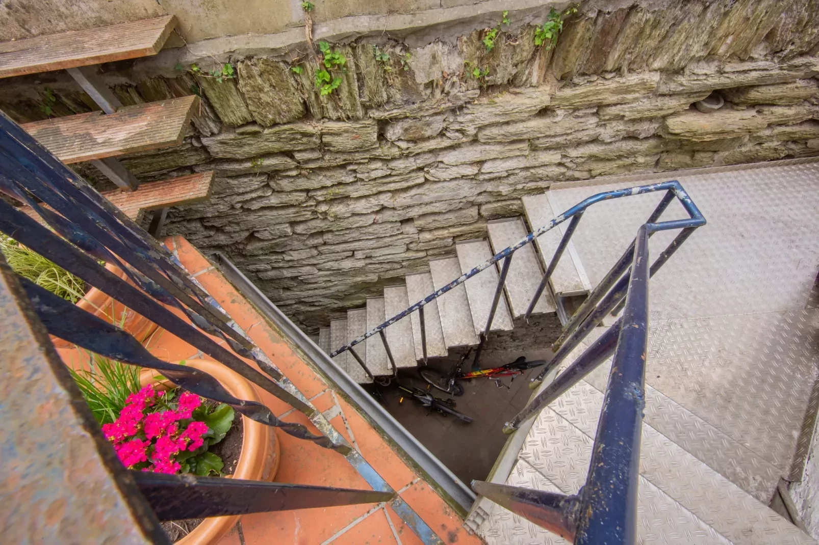 Maisonette im Taunus mit mediterrane Terrasse-Empfangshalle