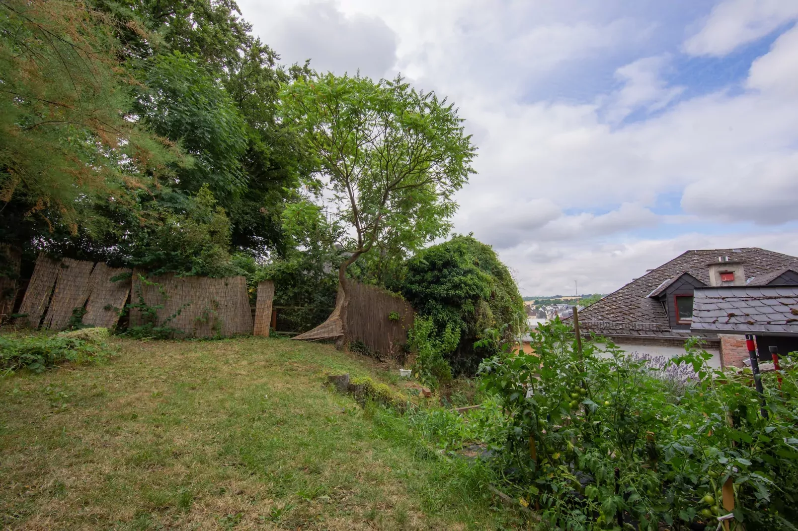 Maisonette im Taunus mit mediterrane Terrasse-Gärten Sommer