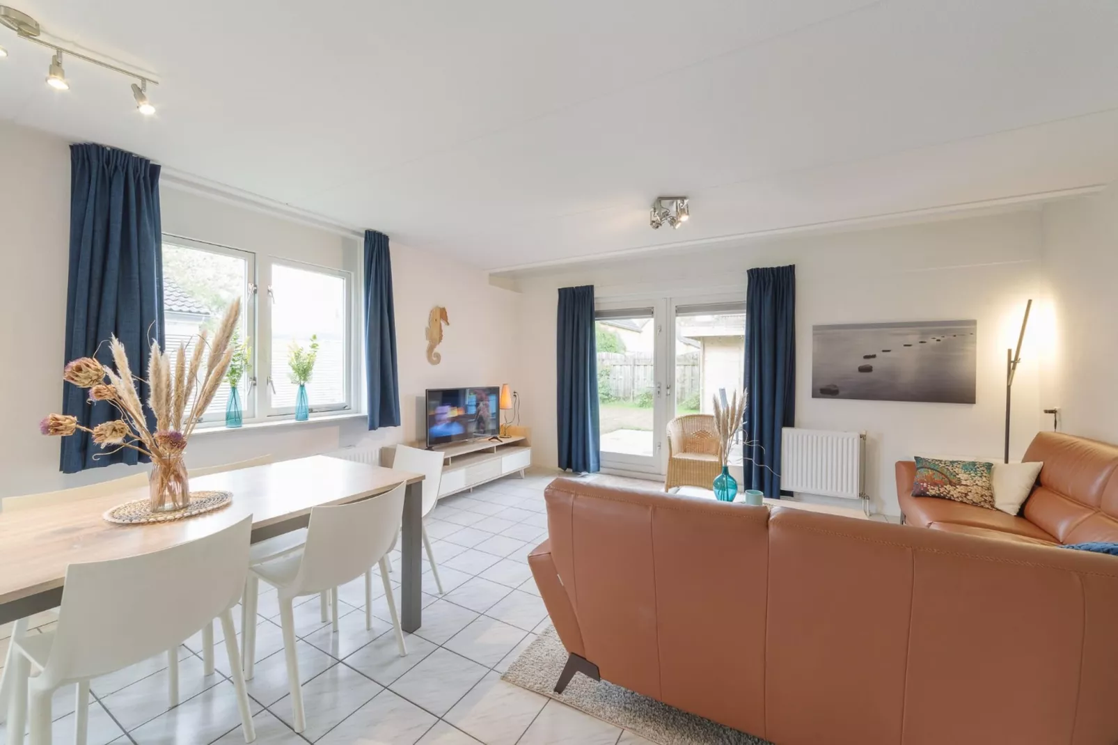 Villapark De Oesterbaai 6-Wohnzimmer