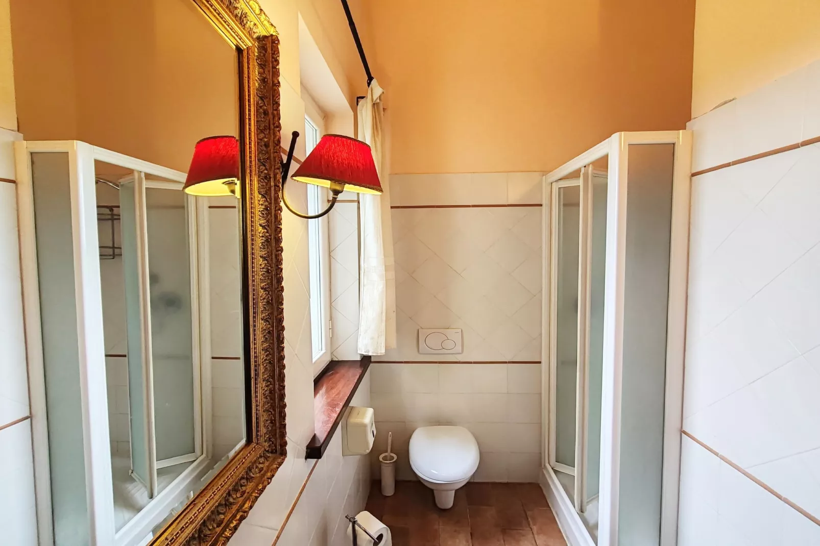 Trebbiano Spoletino-Bathroom