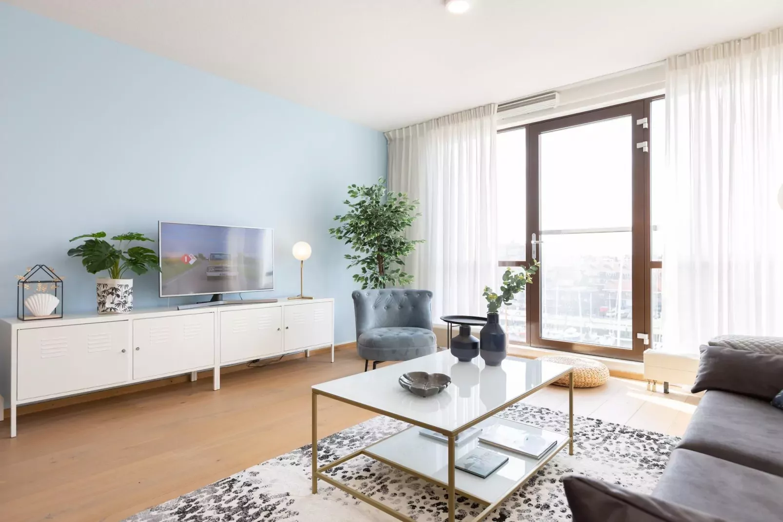Scheveningen Harbour 28C-Living room
