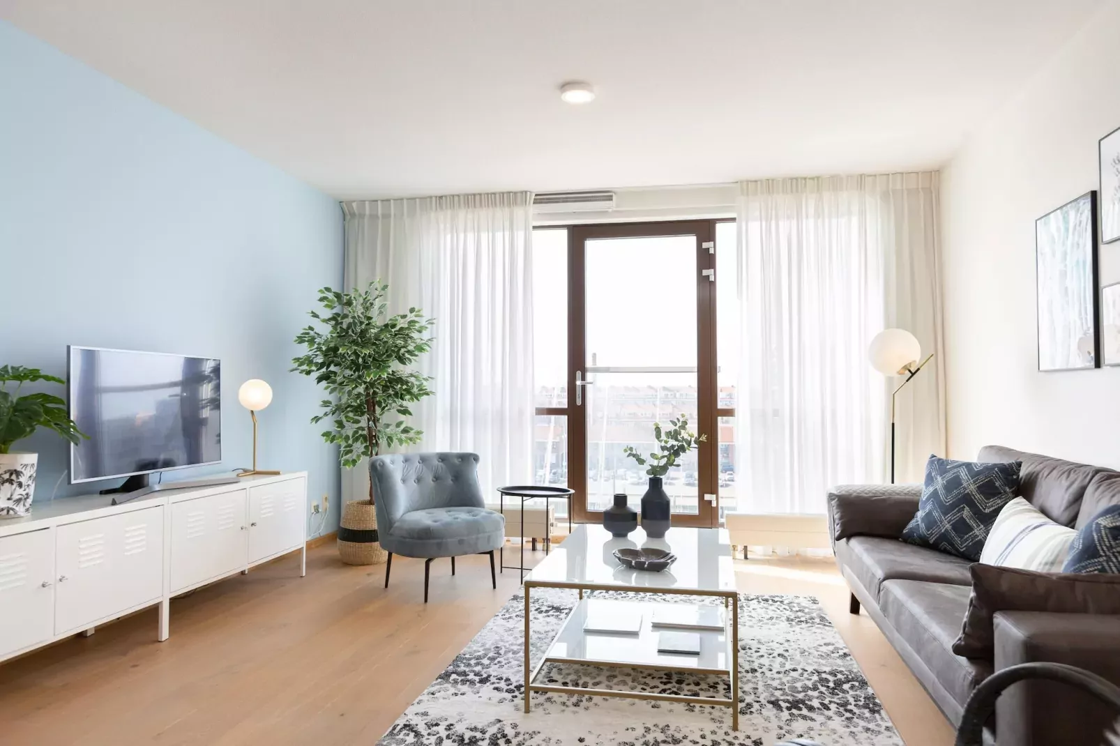 Scheveningen Harbour 28C-Living room