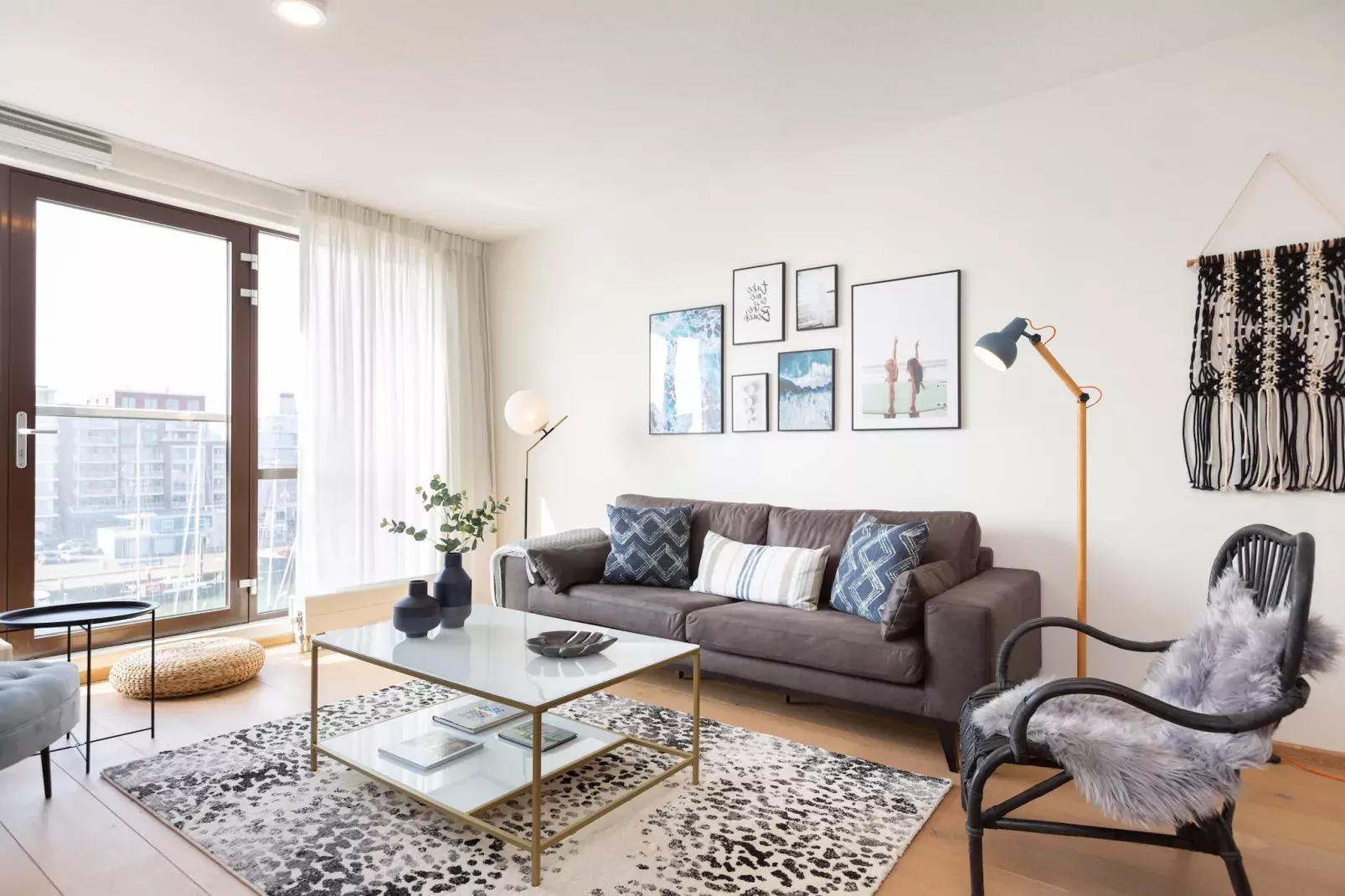 Scheveningen Harbour 28C-Living room