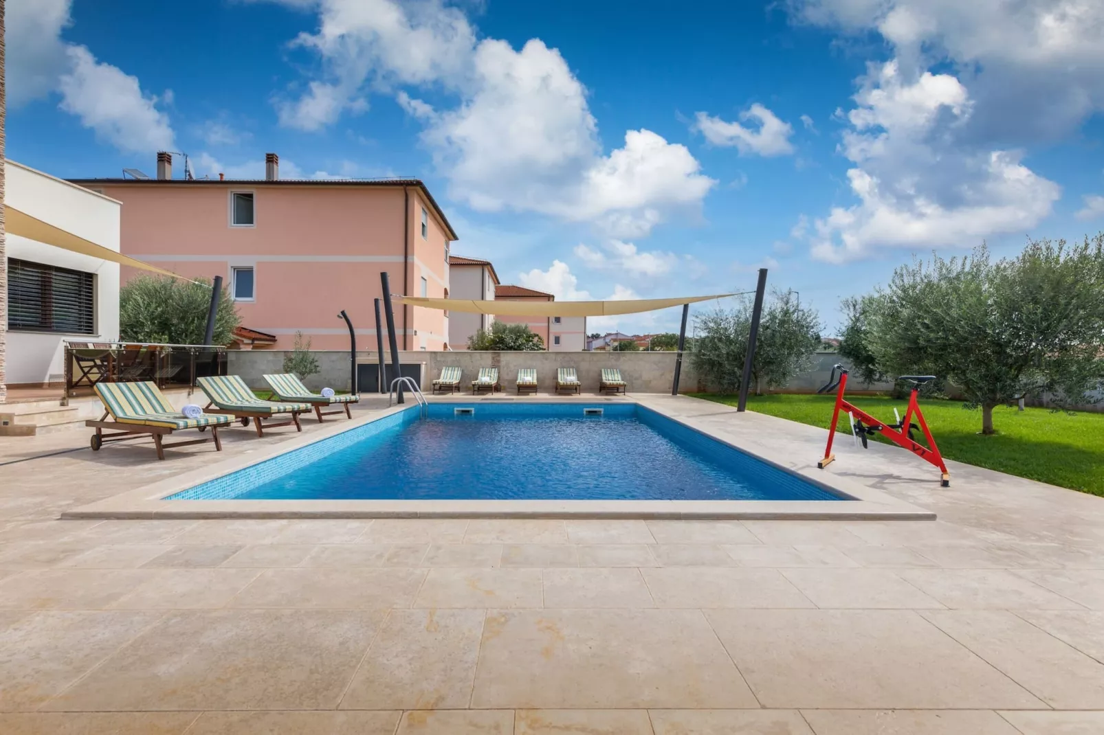 poolofhouse
