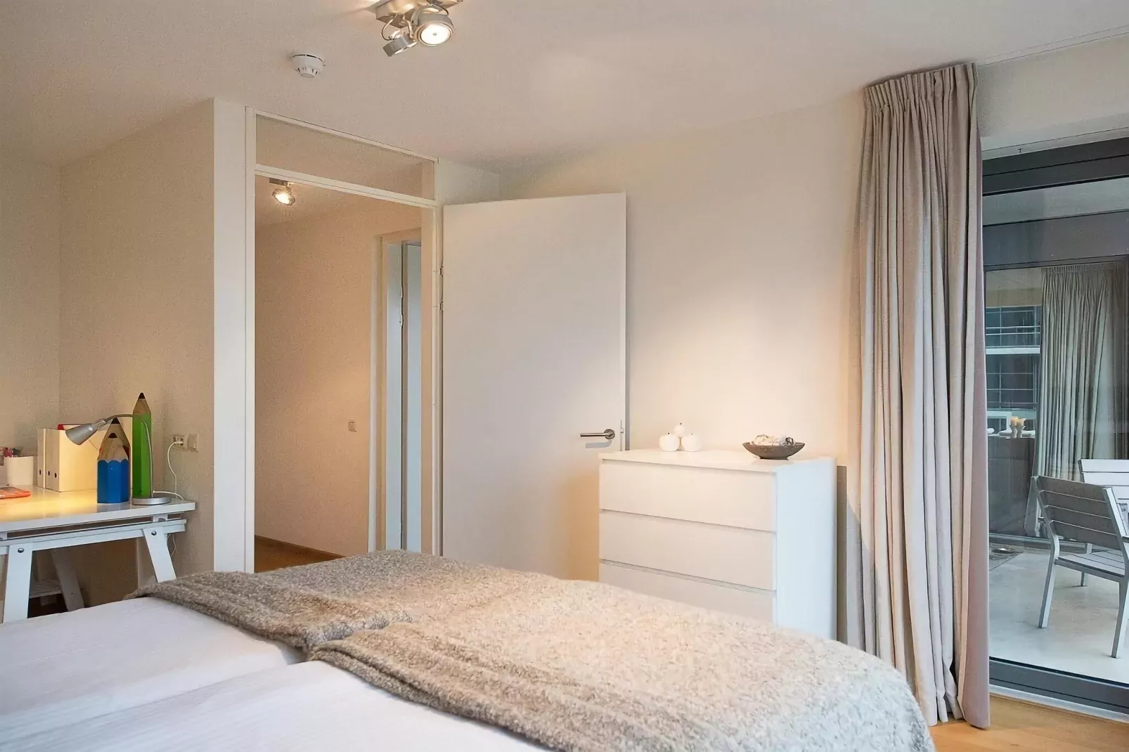 Scheveningen Harbour 38C-Bedroom