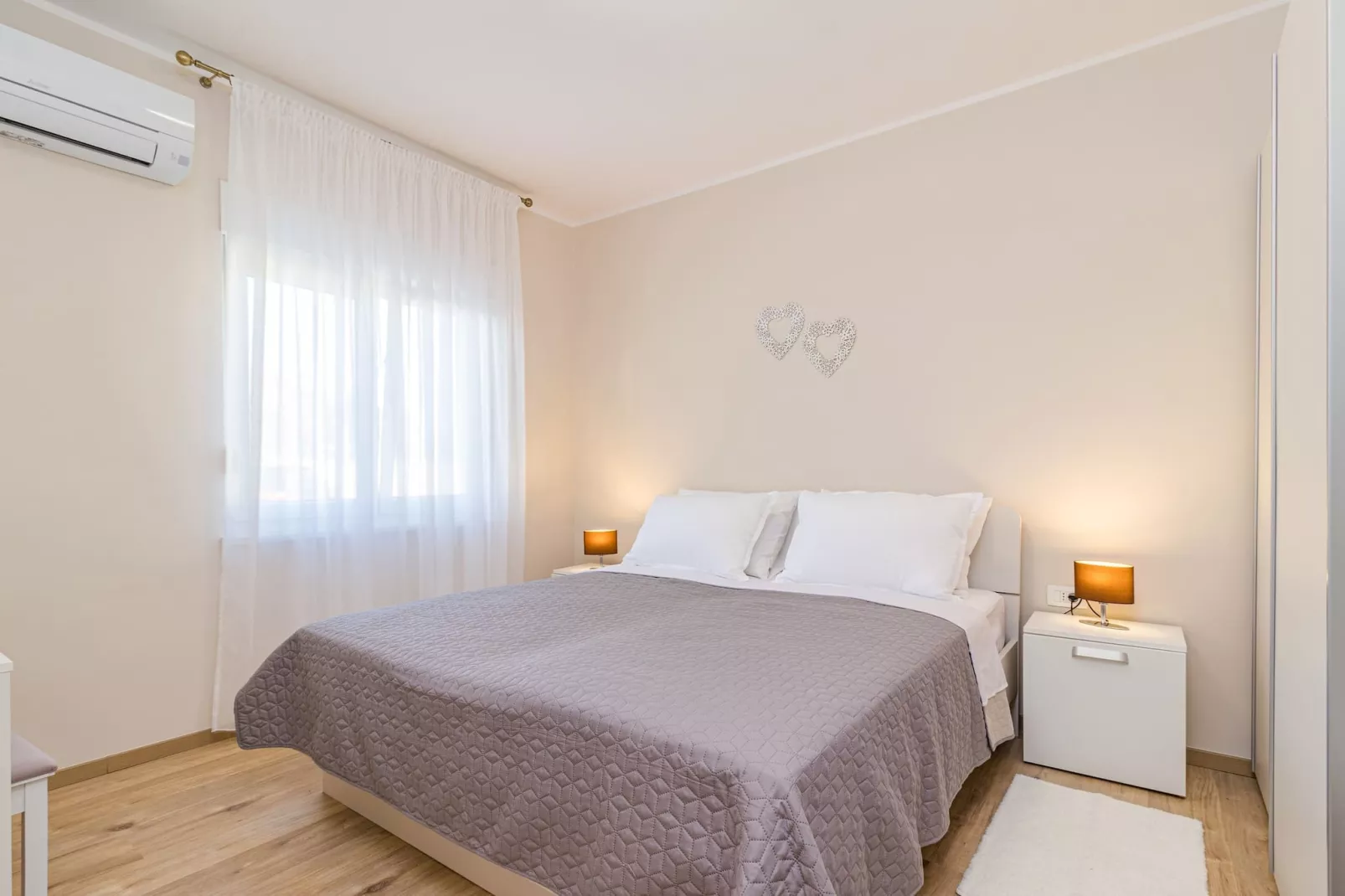 Salvia - Modern, Elegant Apartment (Rosemary)-Bedroom