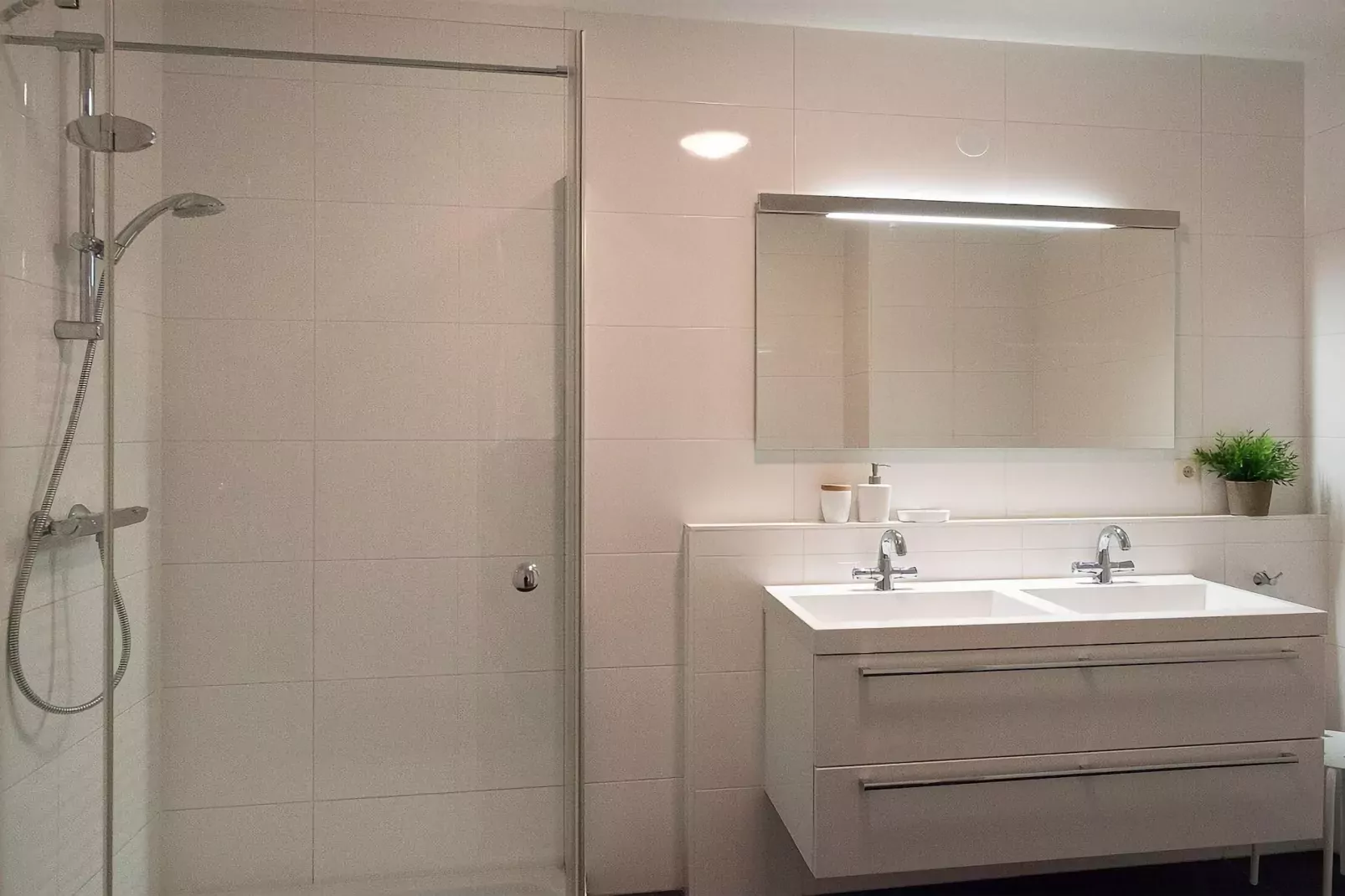 Scheveningen Harbour 38C-Bathroom