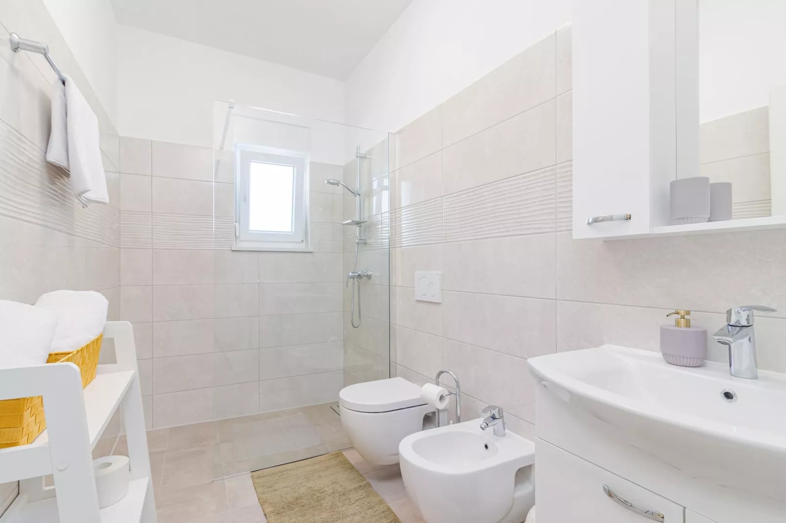Salvia - Modern, Elegant Apartment (Rosemary)-Bathroom