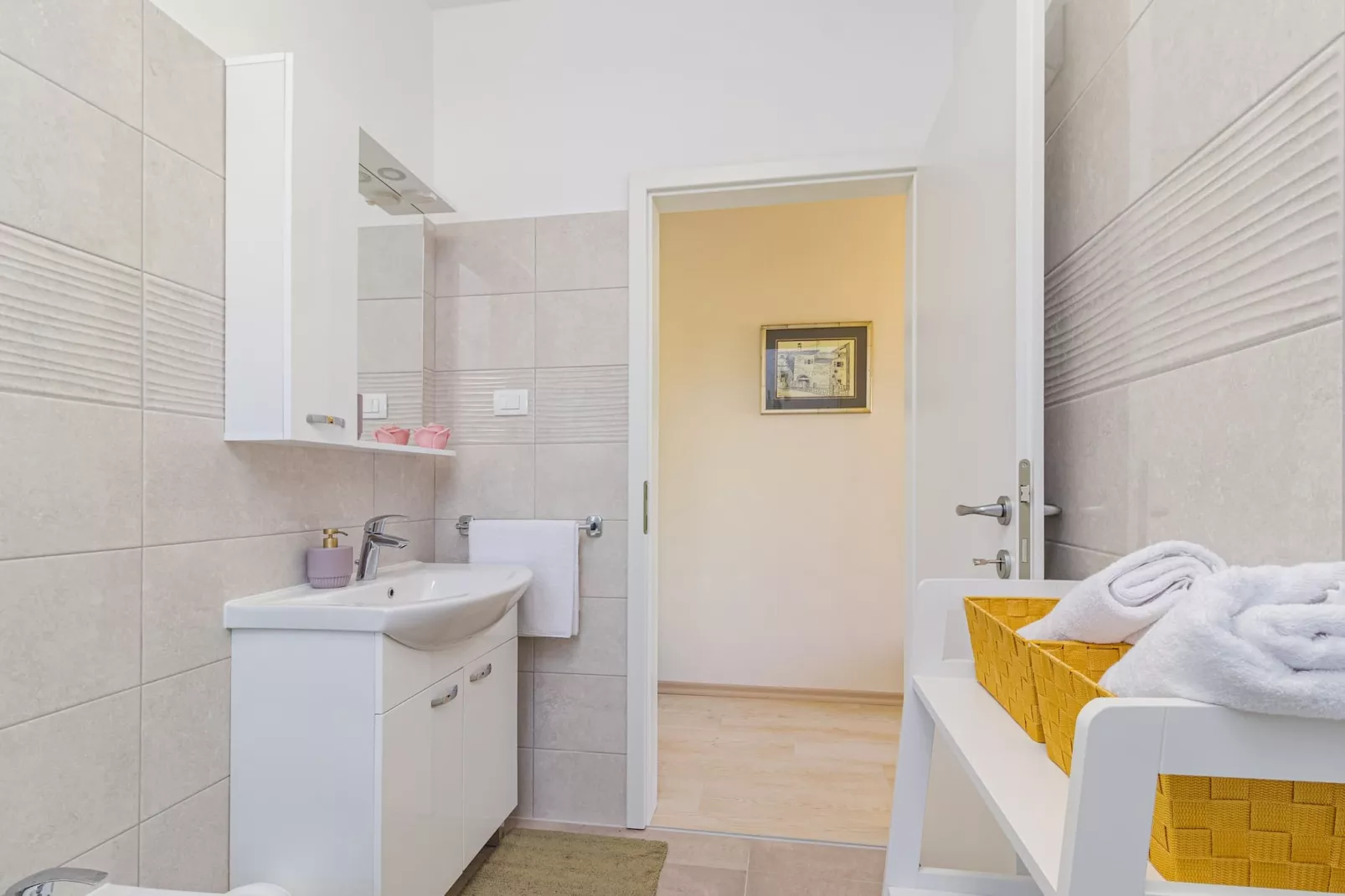 Salvia - Modern, Elegant Apartment (Rosemary)-Bathroom