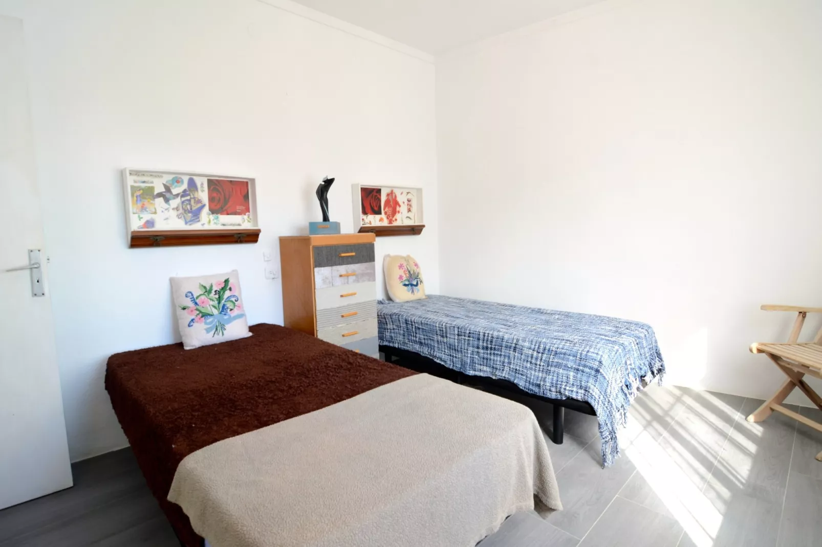 LES ESCOLES-Bedroom