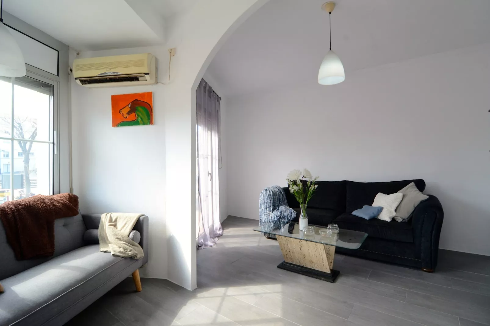 LES ESCOLES-Living room