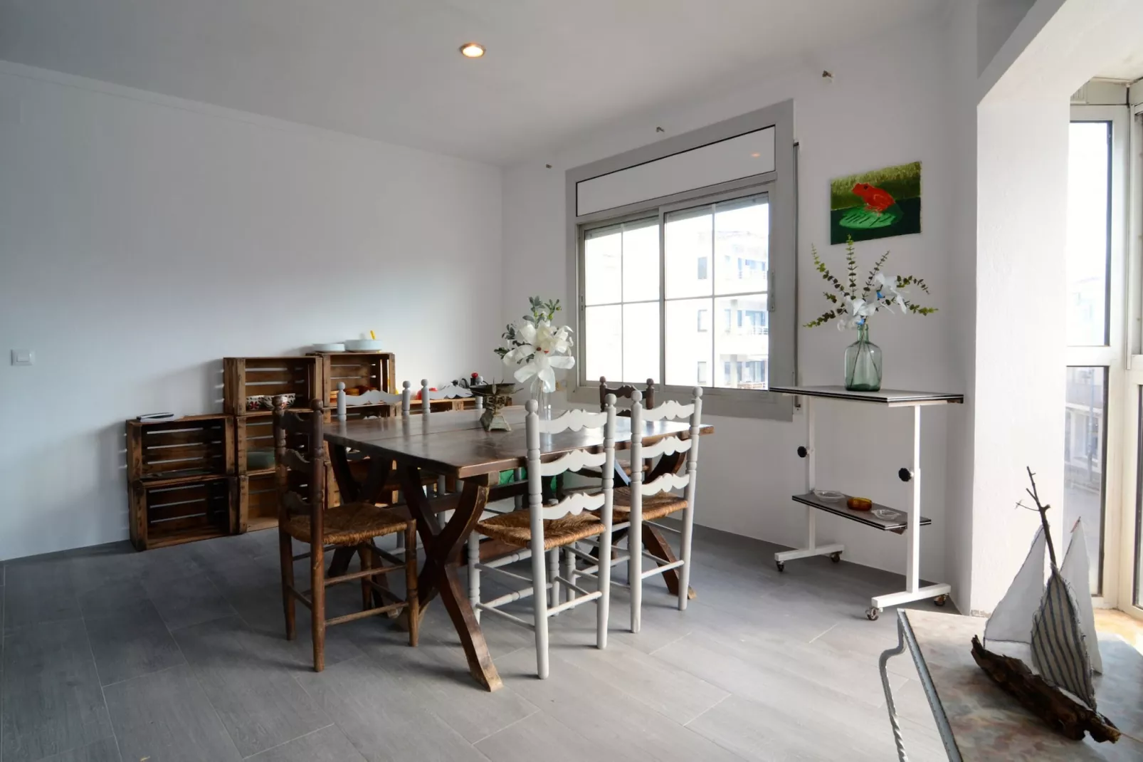 LES ESCOLES-Dining room