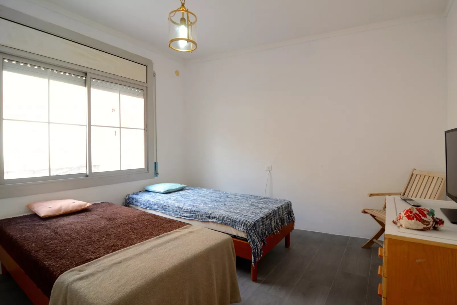 LES ESCOLES-Bedroom
