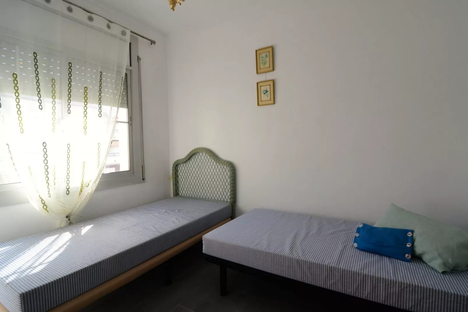 LES ESCOLES-Bedroom