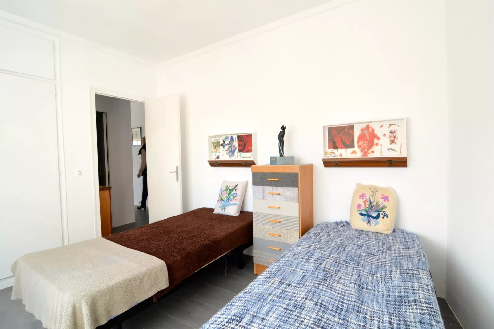 LES ESCOLES-Bedroom