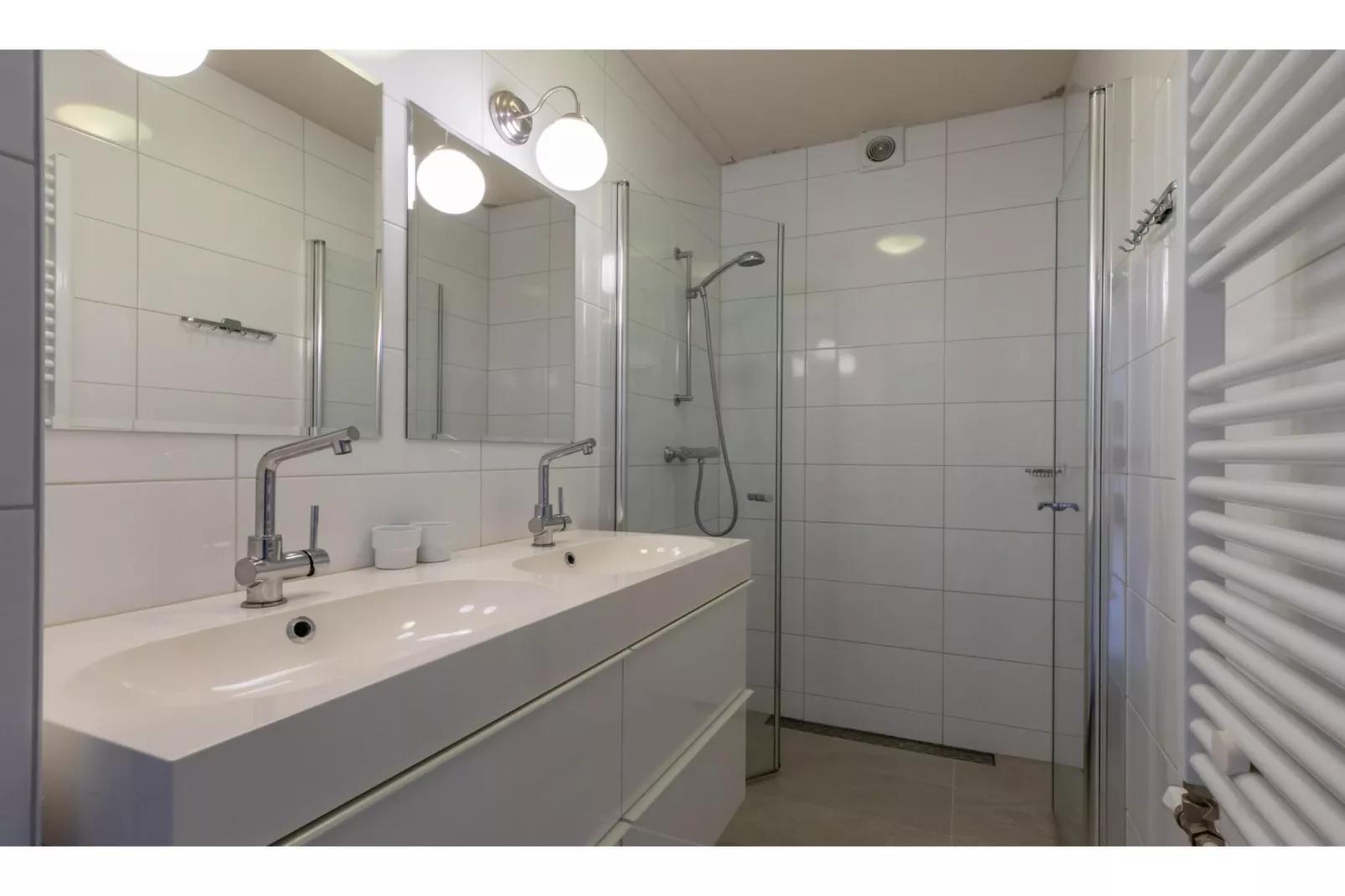 Appartement 'Duinoord' - Duinweg 117-12  Zoutelande-Bathroom