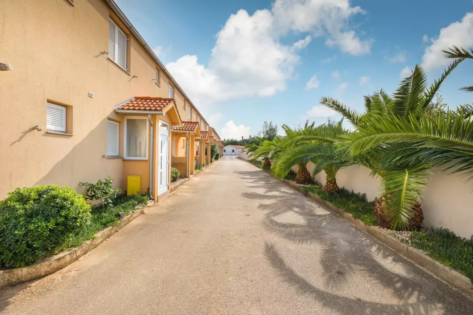 Apartment with Pool in Liznjan - Buneta-Outdoor