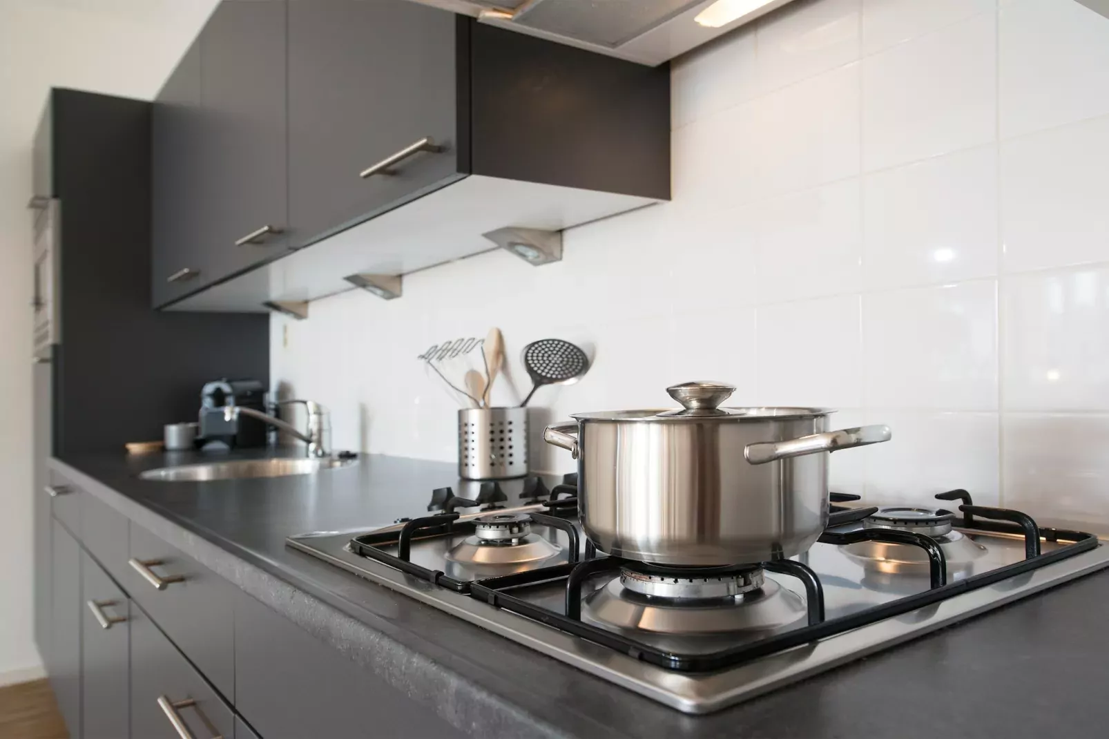 Scheveningen Harbour 48A-Kitchen