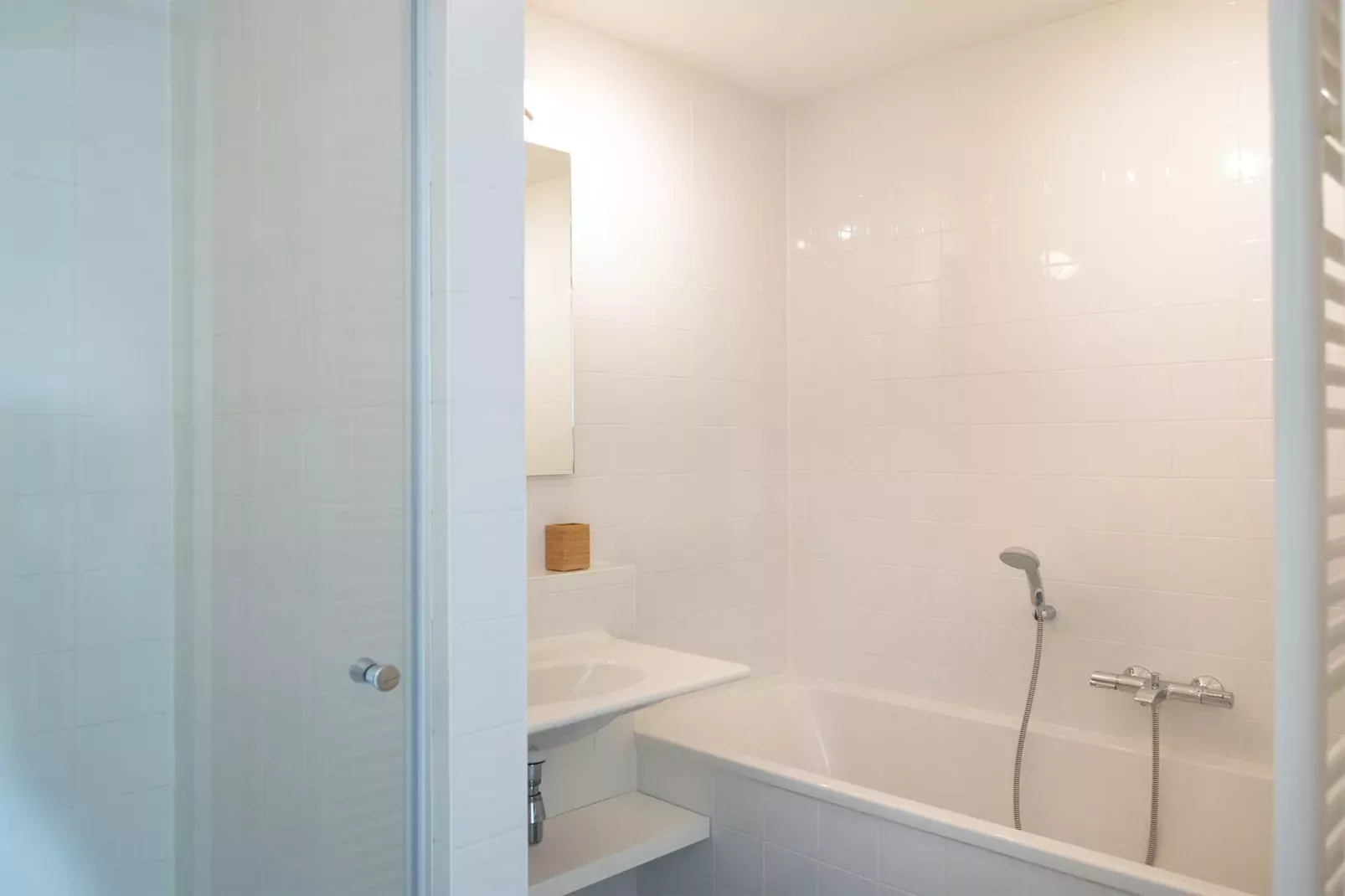 Scheveningen Harbour 48A-Bathroom