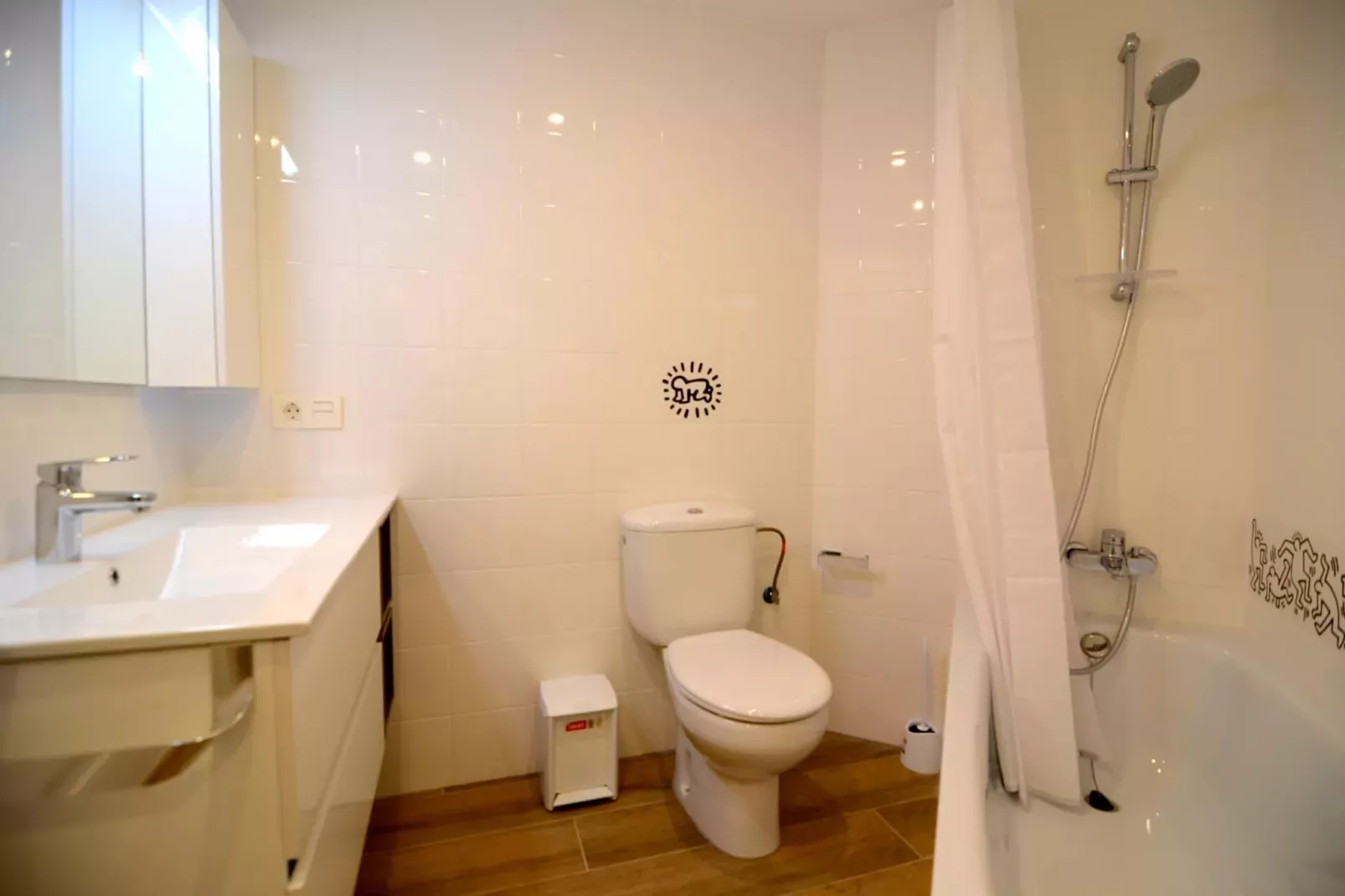 APARTMENT PASSEIG DEL MAR 18-Badezimmer
