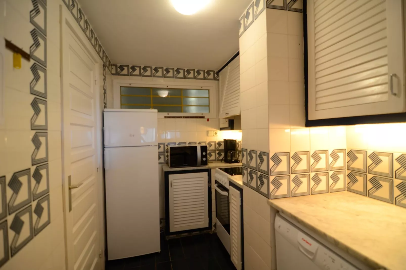 APARTMENT PASSEIG DEL MAR 22-Kitchen
