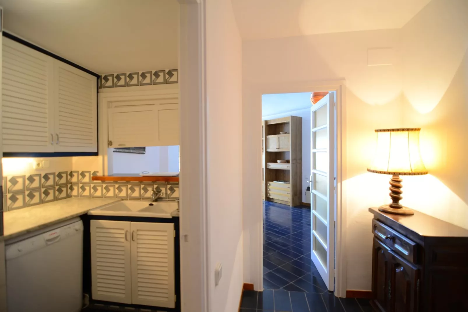 APARTMENT PASSEIG DEL MAR 22-Kitchen