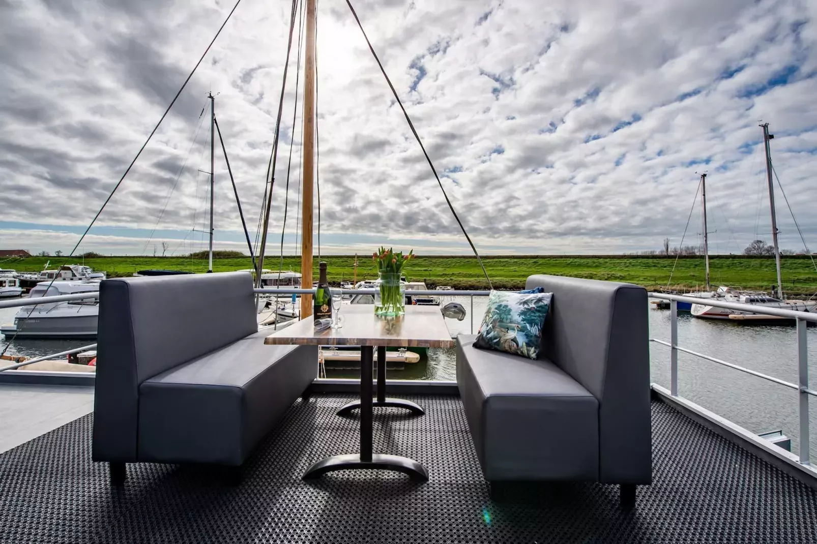 Waterlodge Blue Island-Terrace balcony