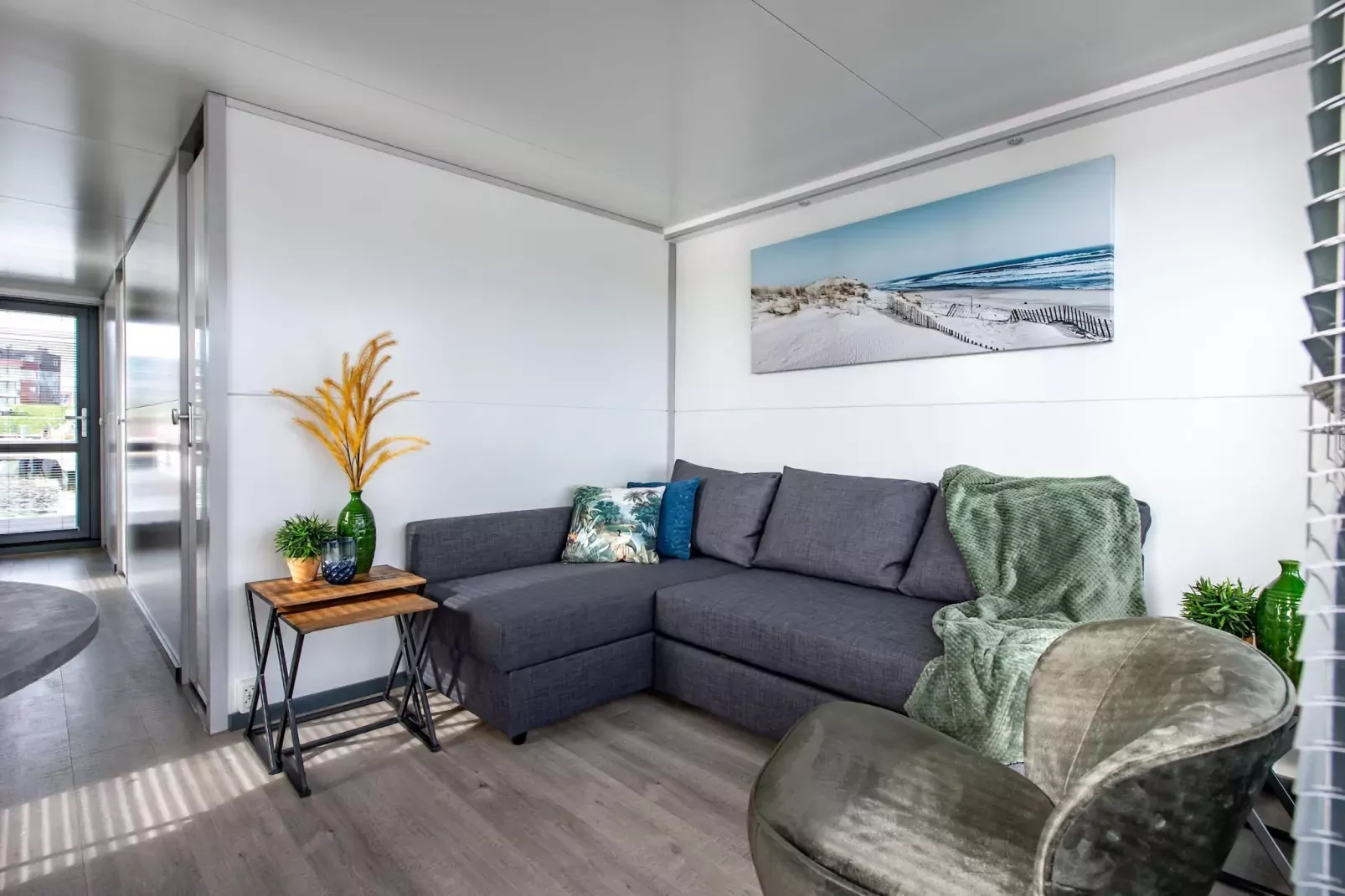 Waterlodge Blue Island-Living room