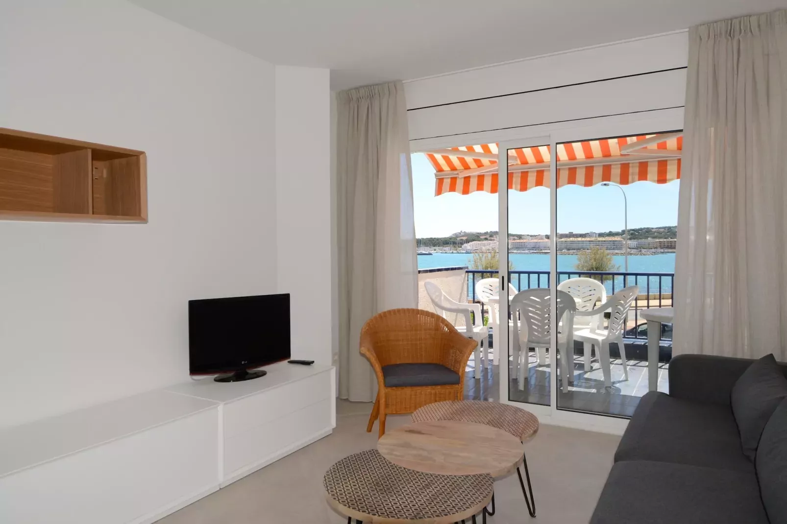 PASSEIG DEL MAR 09-Living room