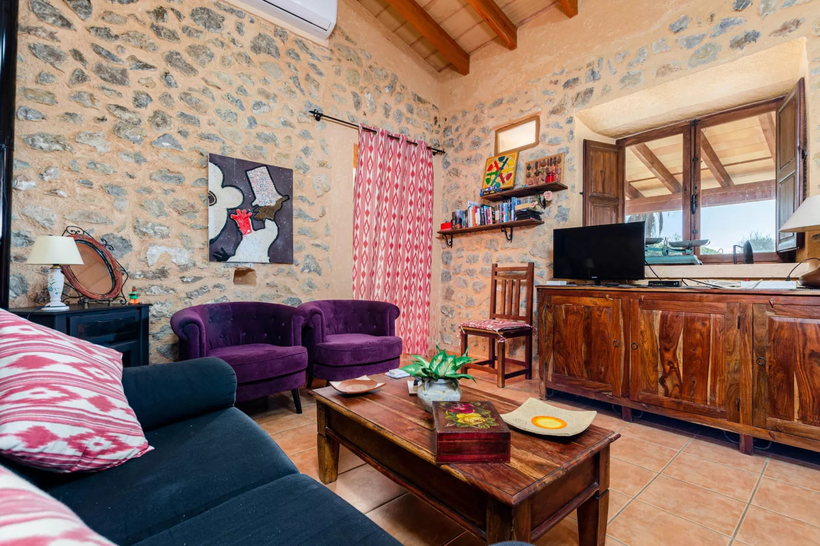 YourHouse Ermita-Living room